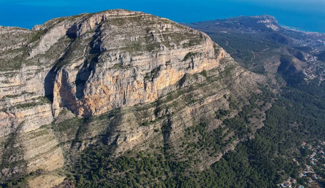 image of the montgó the long side